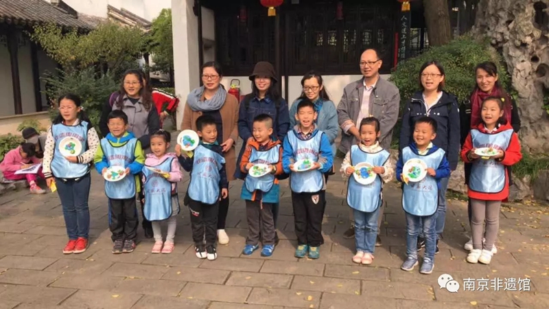 泥塑合影.jpg