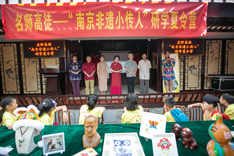 “名師高徒——南京非遺小傳人”研學(xué)夏令營(yíng)活動(dòng)開(kāi)營(yíng)儀式.jpg