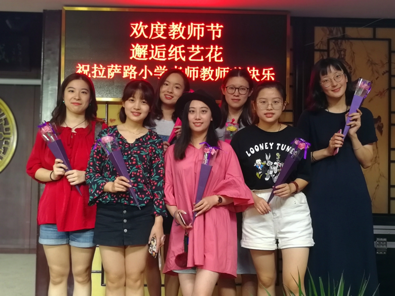 拉薩路小學(xué)教師作品展示合影.jpg