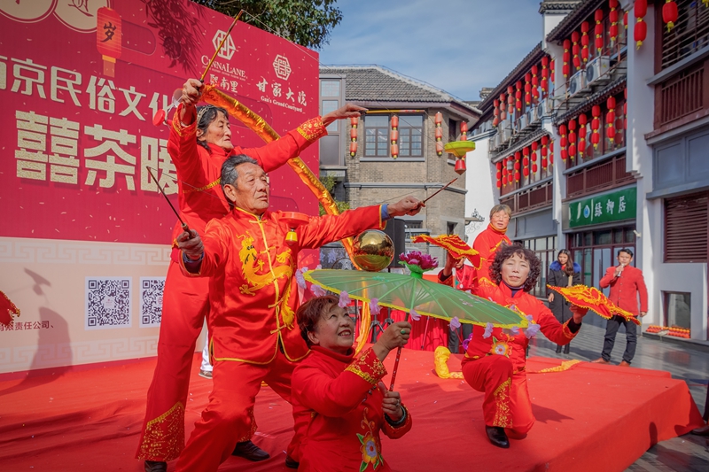 第六屆民俗文化節(jié)舞臺表演花式空竹疊羅漢--杜萱攝.jpg