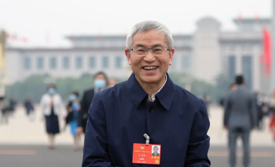 全國政協(xié)委員、南京大學(xué)文化與自然遺產(chǎn)研究所所長賀云翱.png