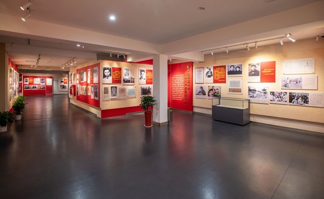 4.“中國共產(chǎn)黨人的家風(fēng)”檔案展。攝影  丁亮.jpg